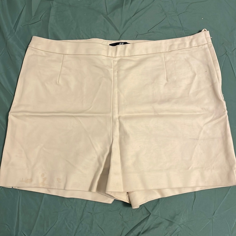H&M Beige Shorts